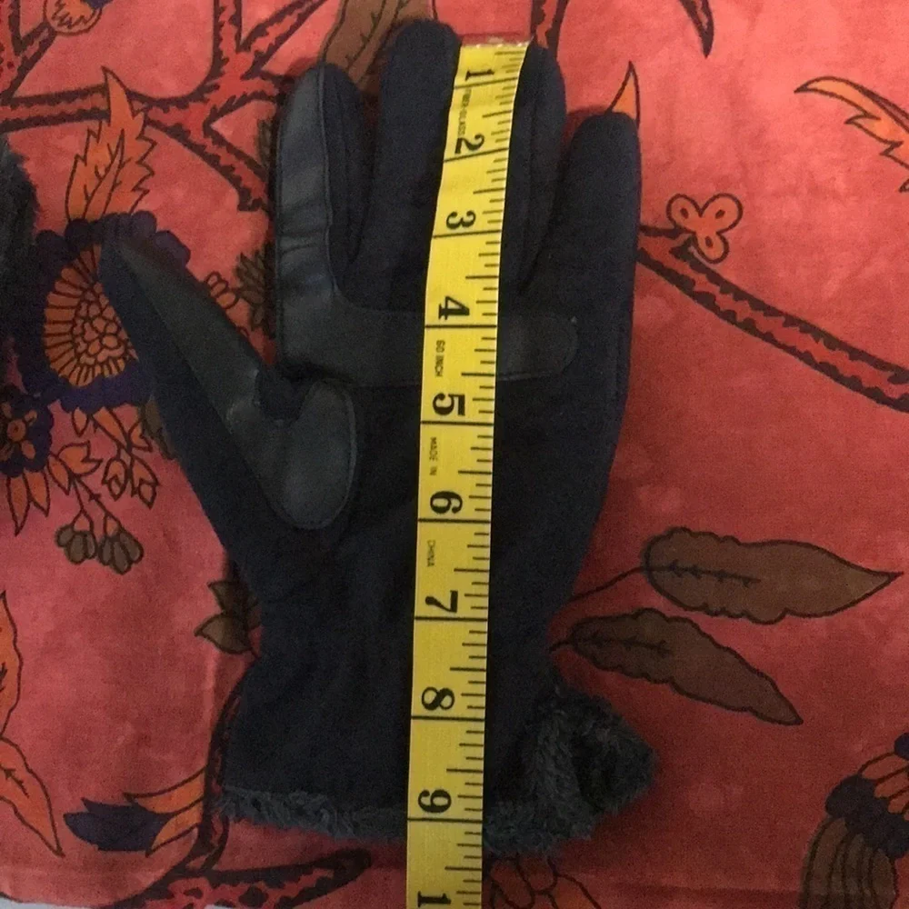 Fleece lined Suede Gloves Black Size Med Like new condition